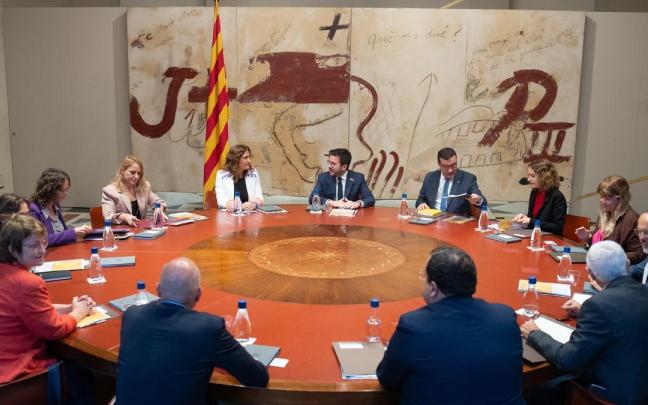 La consellera de la Presidencia, Laura Vilagrà y el presidente de la Generalitat, Pere Aragonès, durante una reunión del Govern sobre el informe para pactar un referéndum de autodeterminación.