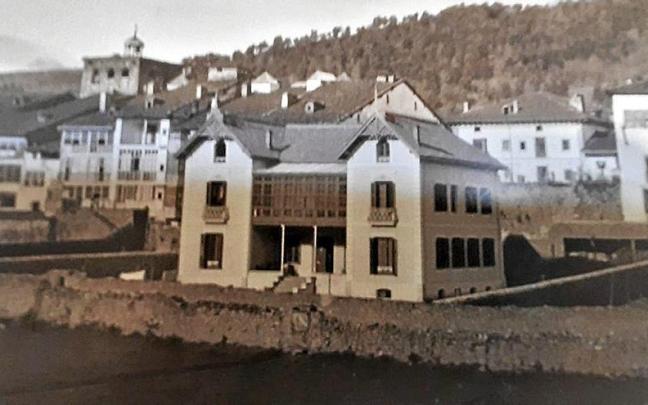 Una imagen de 1902 de la avenida Garibai, entonces en los extrarradios de la villa. | FOTO: ‘ARRASATE 1890-1940’