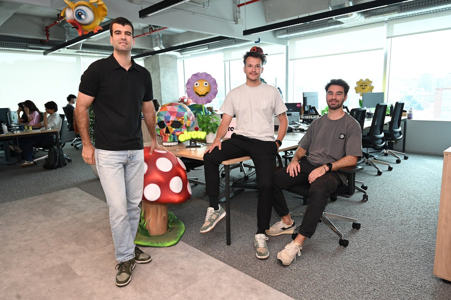 Parte del equipo de elrow, en las oficinas que la empresa tiene en el centro de Bilbao.