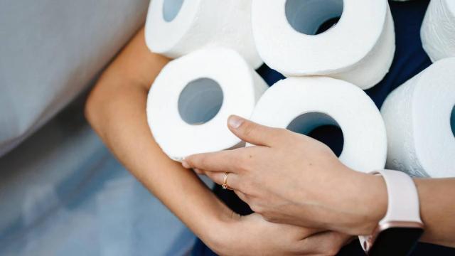 Esta es la razón por la que los médicos de Harvard aconsejan no usar papel higiénico / Freepik Esta es la razón por la que los médicos de Harvard aconsejan no usar papel higiénico