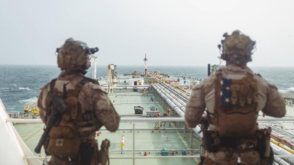 Marines de EEUU abordan un buque sancionado en el golfo de Omán