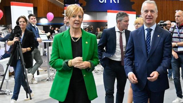 El lehendakari, Iñigo Urkullu, con la consejera Arantxa Tapia, en una acto anterior