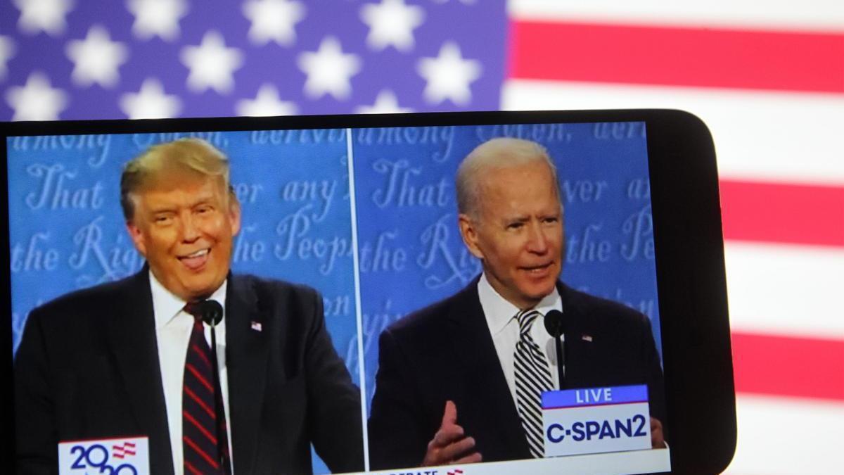 Imagen de archivo de Trump y Biden en un debate electoral de la pasada campaña.