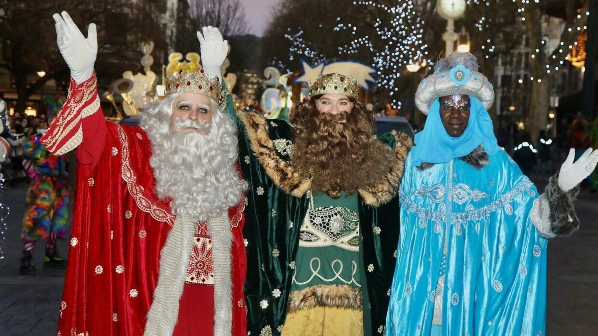 Los Reyes Magos en la cabalgata de Donostia