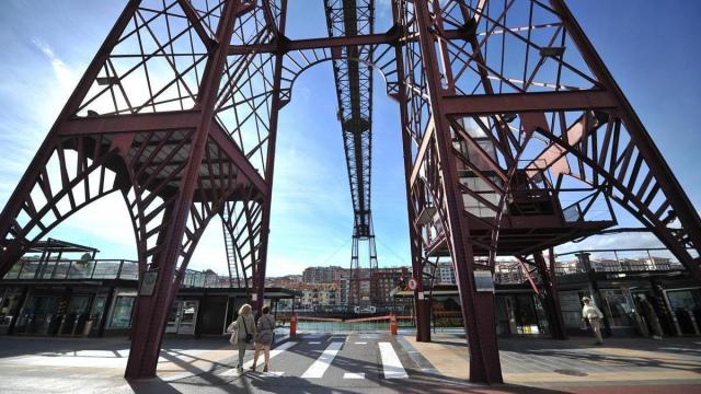 Imágenes del Puente Bizkaia. / JOSÉ MARI MARTÍNEZ