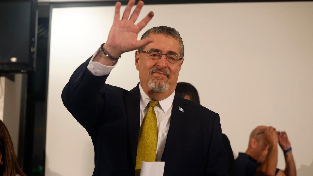 El candidato izquierdista Bernardo Arévalo, del Movimiento Semilla, gana las elecciones a la Presidencia de Guatemala.