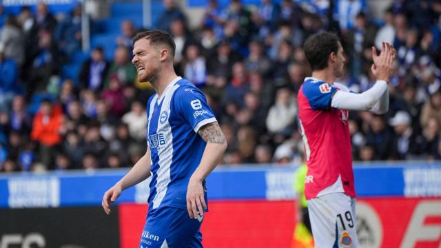 Toni Martínez en imagen lamentándose de una ocasión fallada en el Deportivo Alavés-RCD Espanyol. Foto: DNA Toni Martínez en imagen lamentándose de una ocasión fallada en el Deportivo Alavés-RCD Espanyol. Foto: DNA
