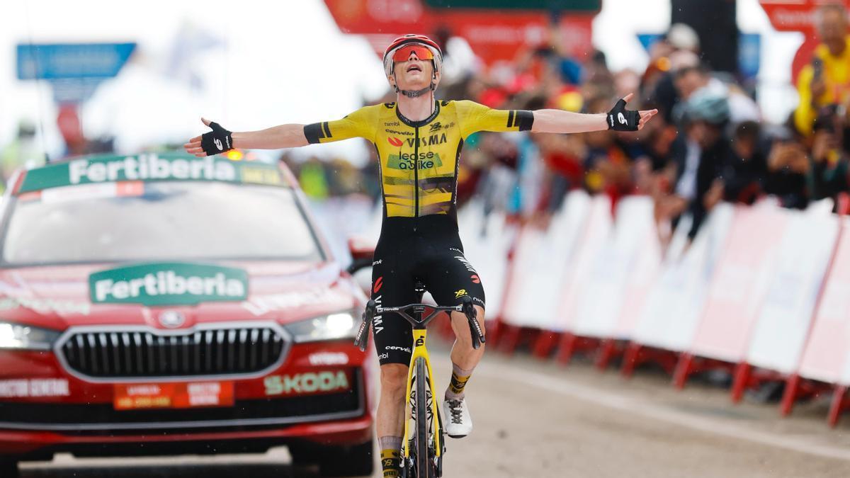 Vingegaard celebra su victoria en Valdezcaray.