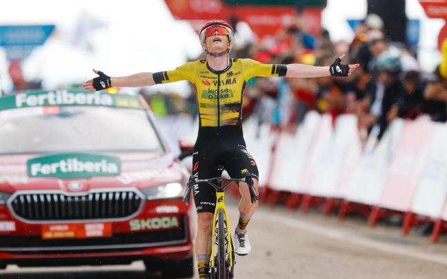 Vingegaard celebra su victoria en Valdezcaray.