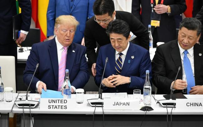 Donald Trump, el primer ministro japonés Shinzo Abe y el presidente chino Xi Jinping asisten a la Cumbre del G20.