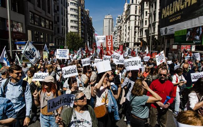 Miles de funcionarios judiciales se manifestaron en Madrid. Miles de funcionarios judiciales se manifestaron en Madrid.