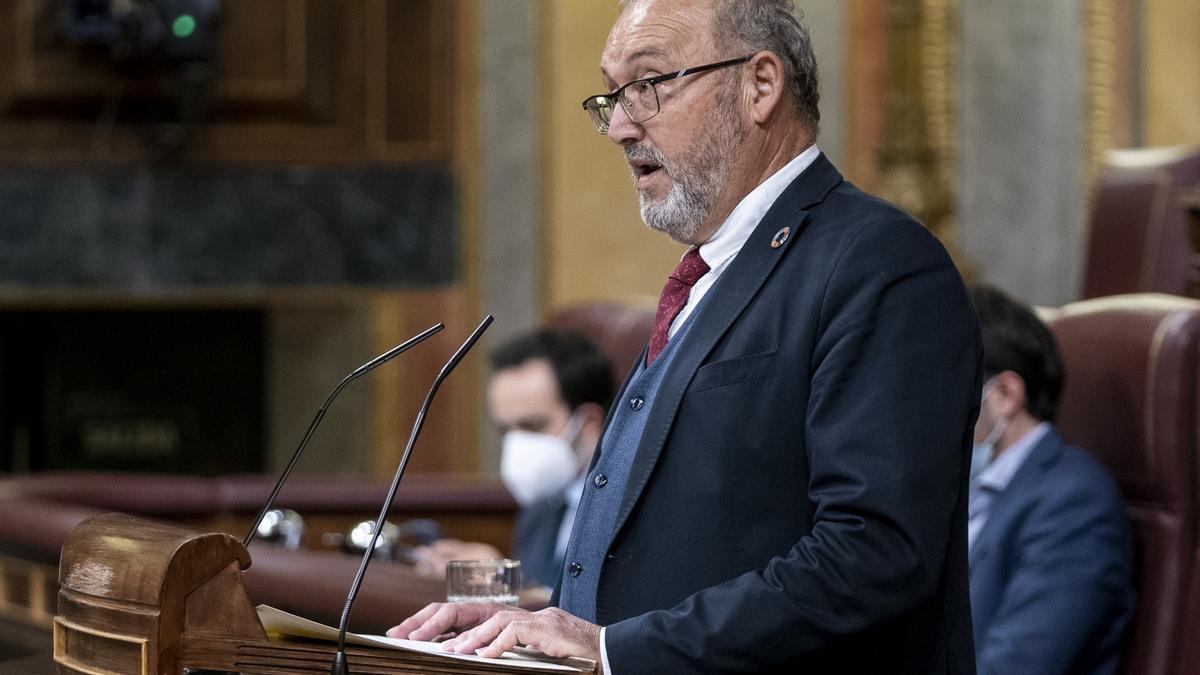 Juan Bernardo Fuentes Curbelo, el ‘Tito Berni’, en su época como diputado del PSOE en el Congreso.