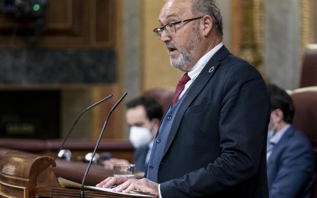 Juan Bernardo Fuentes Curbelo, el &lsquo;Tito Berni&rsquo;, en su &eacute;poca como diputado del PSOE en el Congreso.