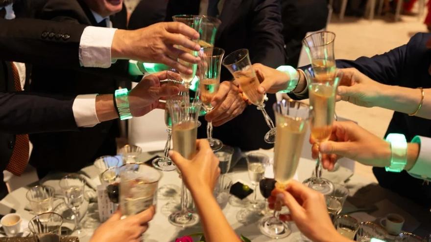 Pulseras led para los invitados a una celebración.