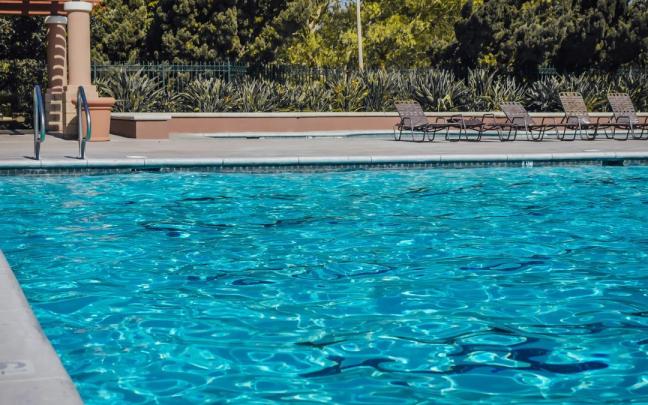 Imagen de archivo de una piscina.