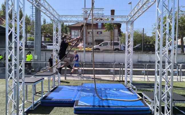 Un participante del Campeonato de Europa de OCR en los entrenamientos libres del miércoles