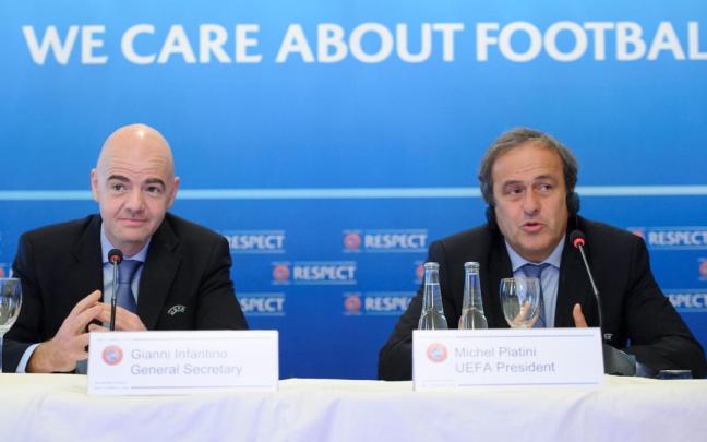 Gianni Infantino, durante su etapa como secretario general de la UEFA, junto a Michel Platini, entonces presidente del organismo europeo.