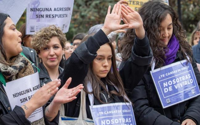 Las feministas gritaron ayer en Logroño ‘Basta ya’. Las feministas gritaron ayer en Logroño ‘Basta ya’.