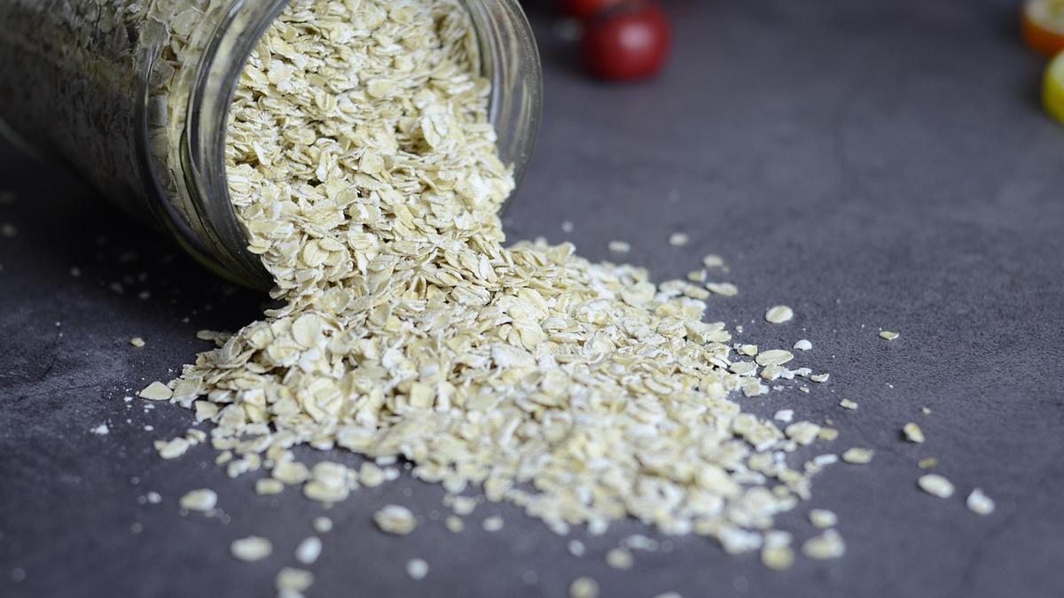 La avena es un ingrediente muy versátil: galletas, tortitas, porridge, panes...