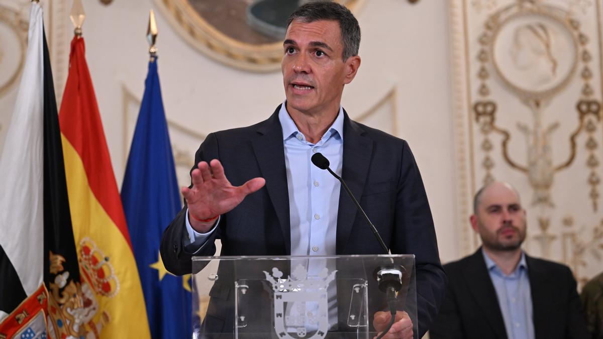 Pedro Sánchez ha condenado lo que ha considerado "una violación de la integridad territorial" con la entrada irregular en Ceuta de miles de personas desde Marruecos, durante su comparecencia pública en la ciudad autónoma el viernes.