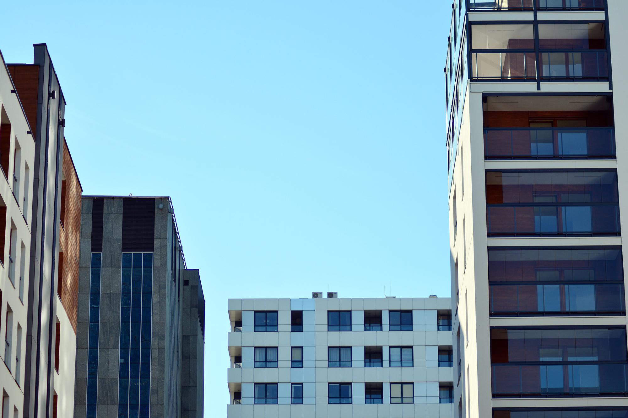 Bloques de viviendas en una zona residencial en una ciudad.