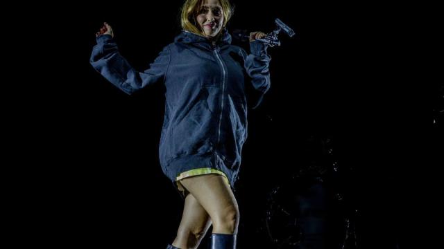 La artista Rigoberta Bandini, durante su concierto en las Noches del Botánico.