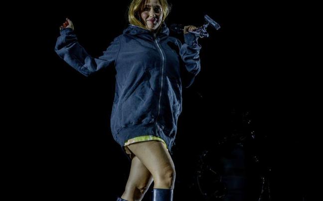 La artista Rigoberta Bandini, durante su concierto en las Noches del Botánico.