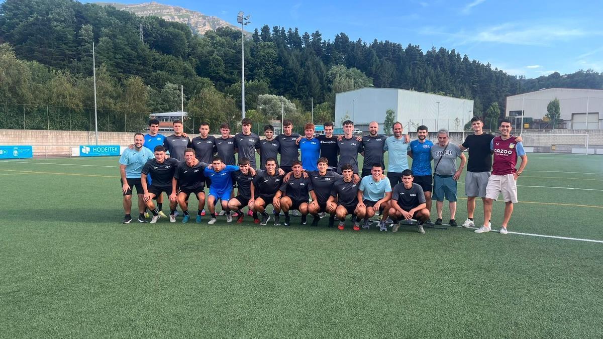 Foto de familia del primer equipo esta semana en el campo de Ibarra.
