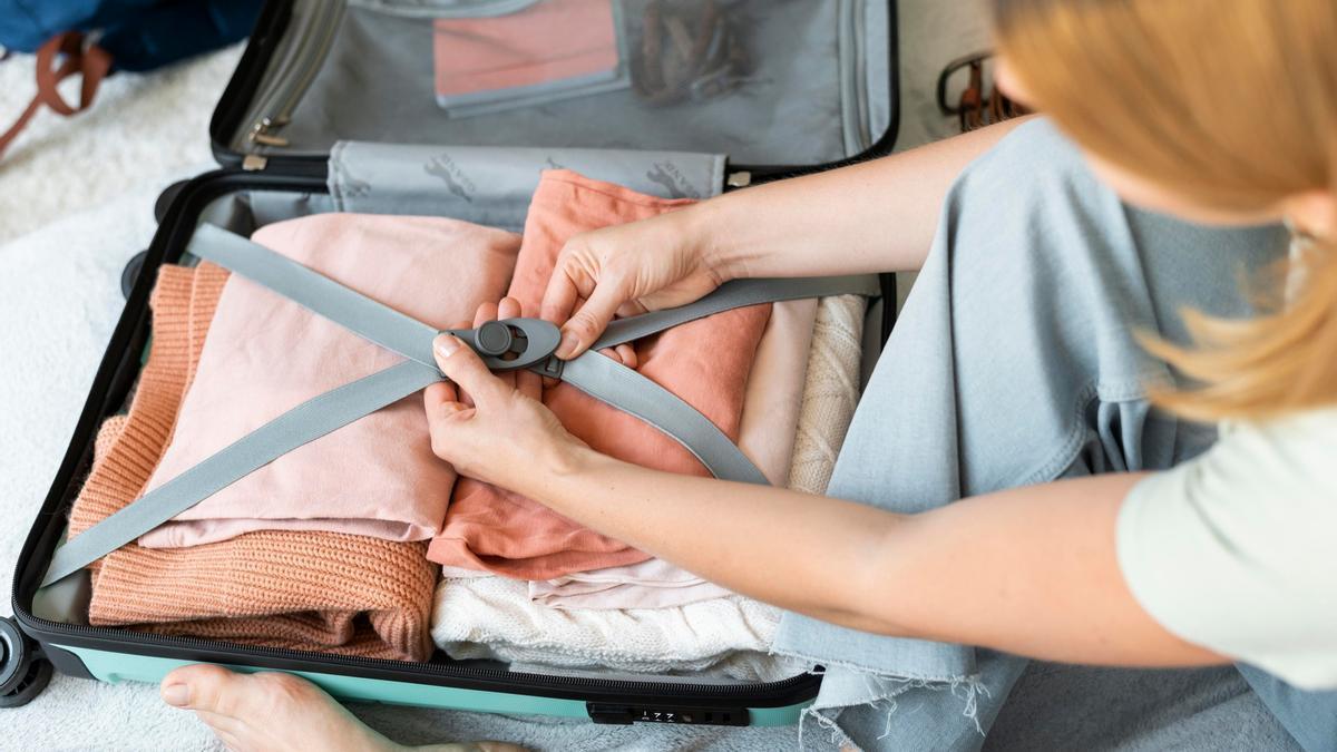 Hacer una maleta es todo un arte de contención y previsión.