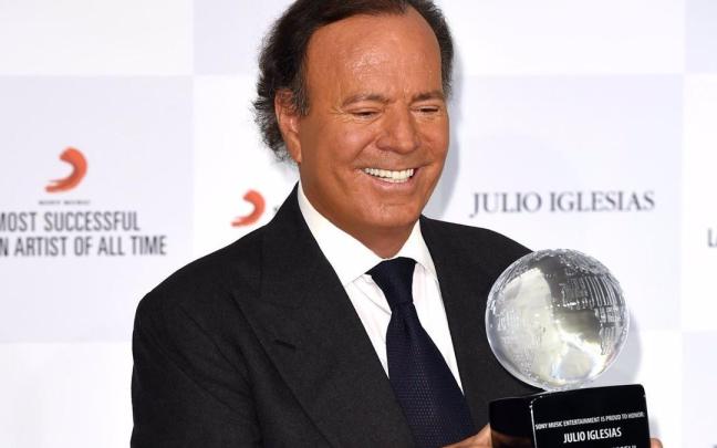 Julio Iglesias tuvo una complicada relación con sus hijas, las gemelas Victoria y Cristina