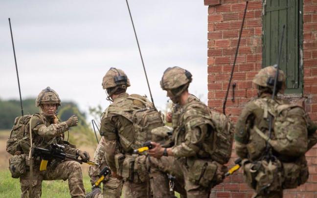 Un grupo de soldados británicos durante unas maniobras
