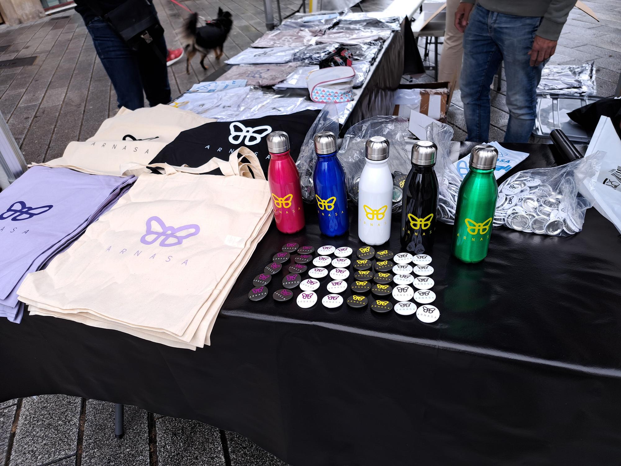 Material solidario de Arnasa.