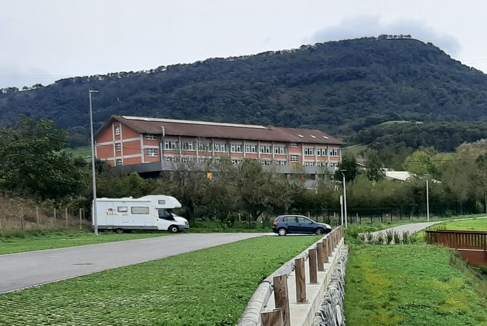 Edificio de Aresketa ikastola en Amurrio