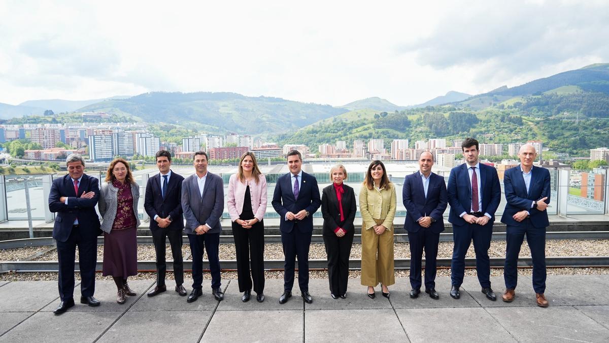 Presentación del plan Deskarboniza, en la cubierta del BEC.