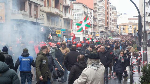 Cargas policiales en la manifestación del 3 de marzo de 2024 en Vitoria-Gasteiz. JOSU CHAVARRI