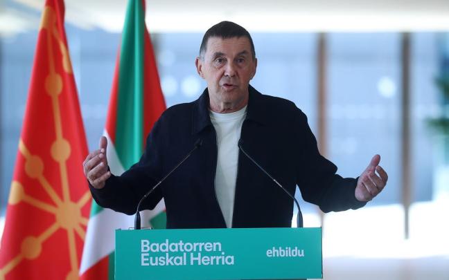 Arnaldo Otegi, durante la comparecencia tras la reunión de la Mesa Política de EH Bildu para dar inicio al curso político.
