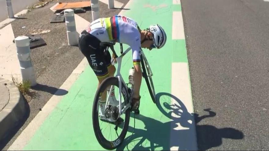 Pogacar, tras la caída.