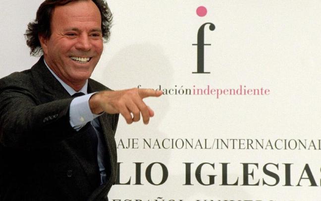 Julio Iglesias, en una imagen de 2001.