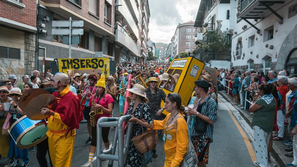 La animada bajada de cuadrillas dará inicio oficialmente a las fiestas