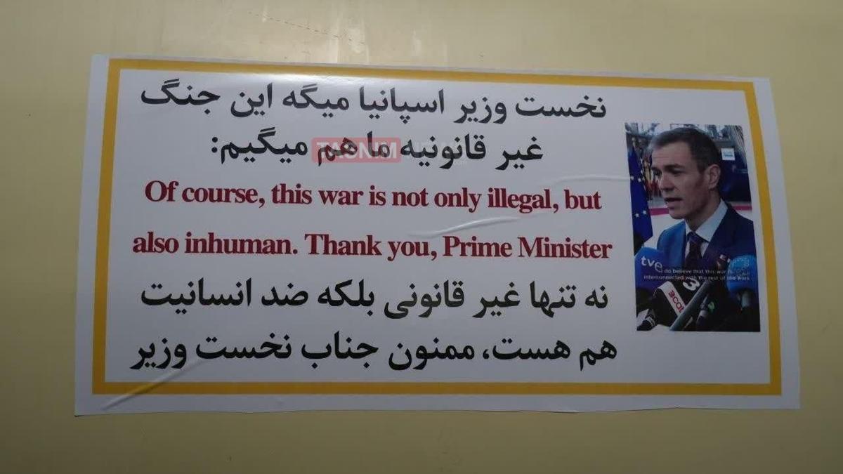 El adhesivo asegura en inglés: "Por supuesto, esta guerra no sólo es ilegal, sino también inhumana. Gracias Primer Ministro".