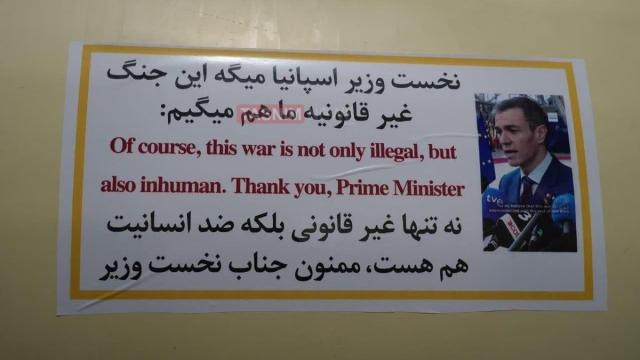 El adhesivo asegura en inglés: "Por supuesto, esta guerra no sólo es ilegal, sino también inhumana. Gracias Primer Ministro".