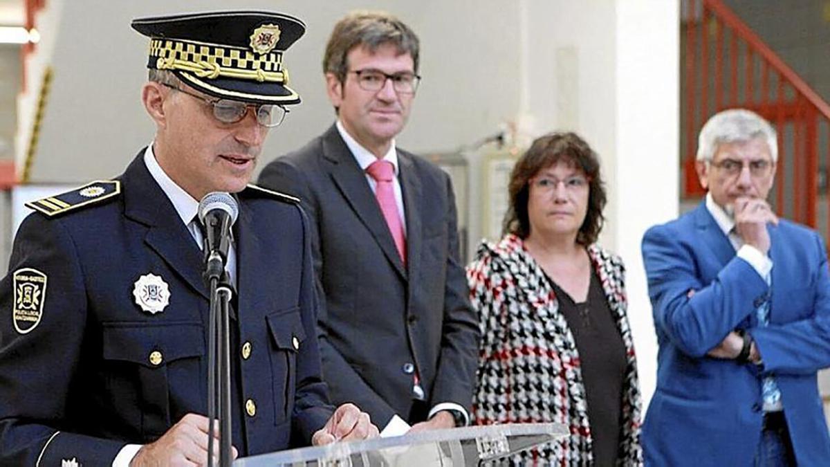 García Tobalina habla en el acto oficial de celebración de la festividad de los Ángeles Custodios. Foto: Pilar Barco