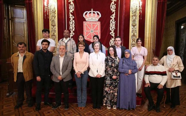Luis Miguel Oliete, JiawenChen, Juan Cruz Cigudosa, Meriem Rouidjali, MaríaChivite, Hafssa Souidi, Ana Burusco y Hajar Boukhik. Luis Miguel Oliete, JiawenChen, Juan Cruz Cigudosa, Meriem Rouidjali, MaríaChivite, Hafssa Souidi, Ana Burusco y Hajar Boukhik.