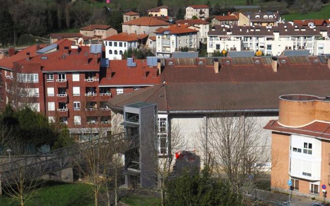 Vista general del casco urbano de Mendaro desde la zona del hospital.