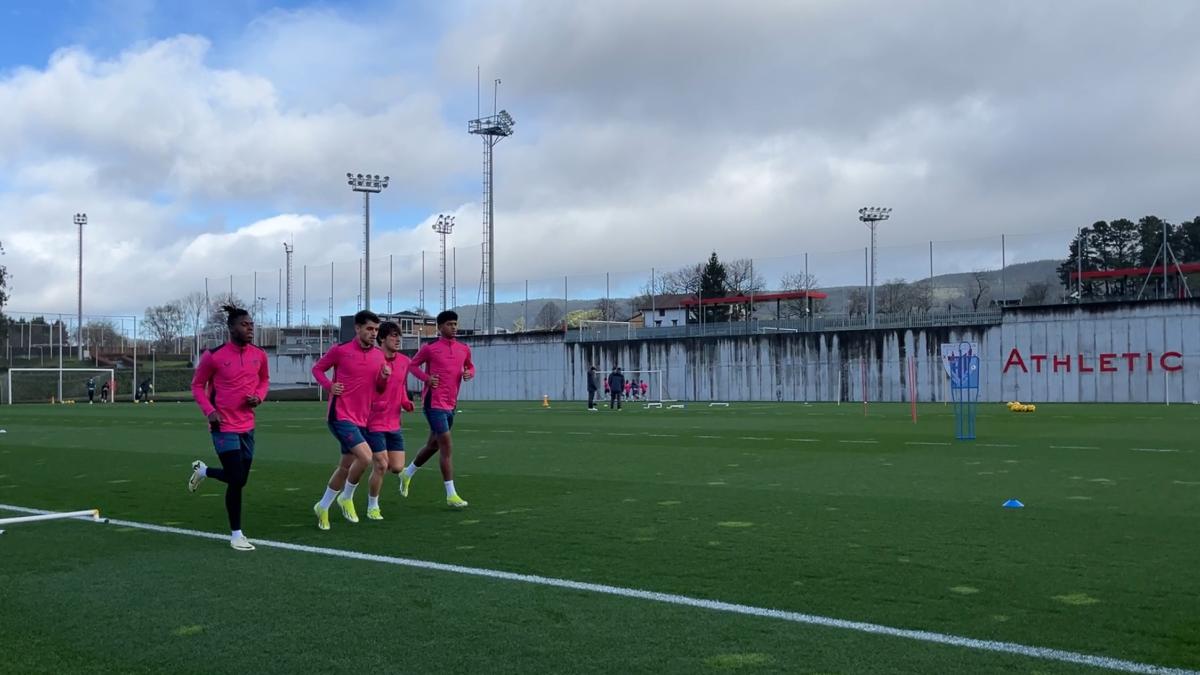 Nico Williams, Unai Gómez, Beñat Prados y Adu Ares en el entrenamiento de hoy 