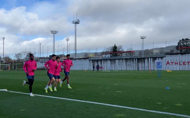 Nico Williams, Unai Gómez, Beñat Prados y Adu Ares en el entrenamiento de hoy 