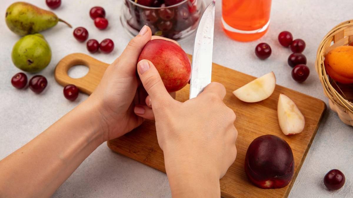 Hay casos en los que pelar es la mejor opción, ya sea por seguridad, digestibilidad o simplemente por sabor.