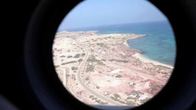 Irán advierte de que impondrá el "cierre total" de Ormuz si EEUU ataca sus centrales eléctricas