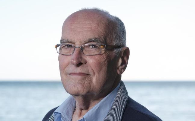 Enric Benito, especialista en cuidados paliativos, es autor de 'El niño que se enfadó con la muerte'. / T.A. Enric Benito, especialista en cuidados paliativos, es autor de 'El niño que se enfadó con la muerte'.