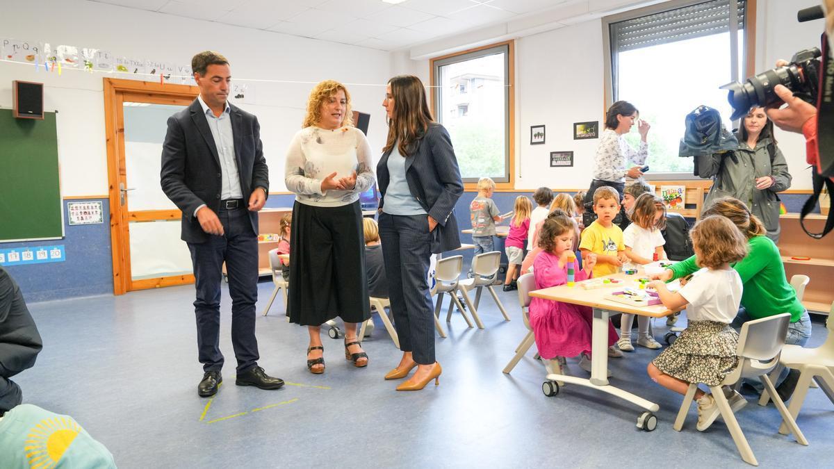 El lehendakari y la consejera de Educación, Begoña Pedrosa, en la apertura del curso 2024-2025.